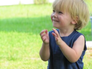 happy child clapping